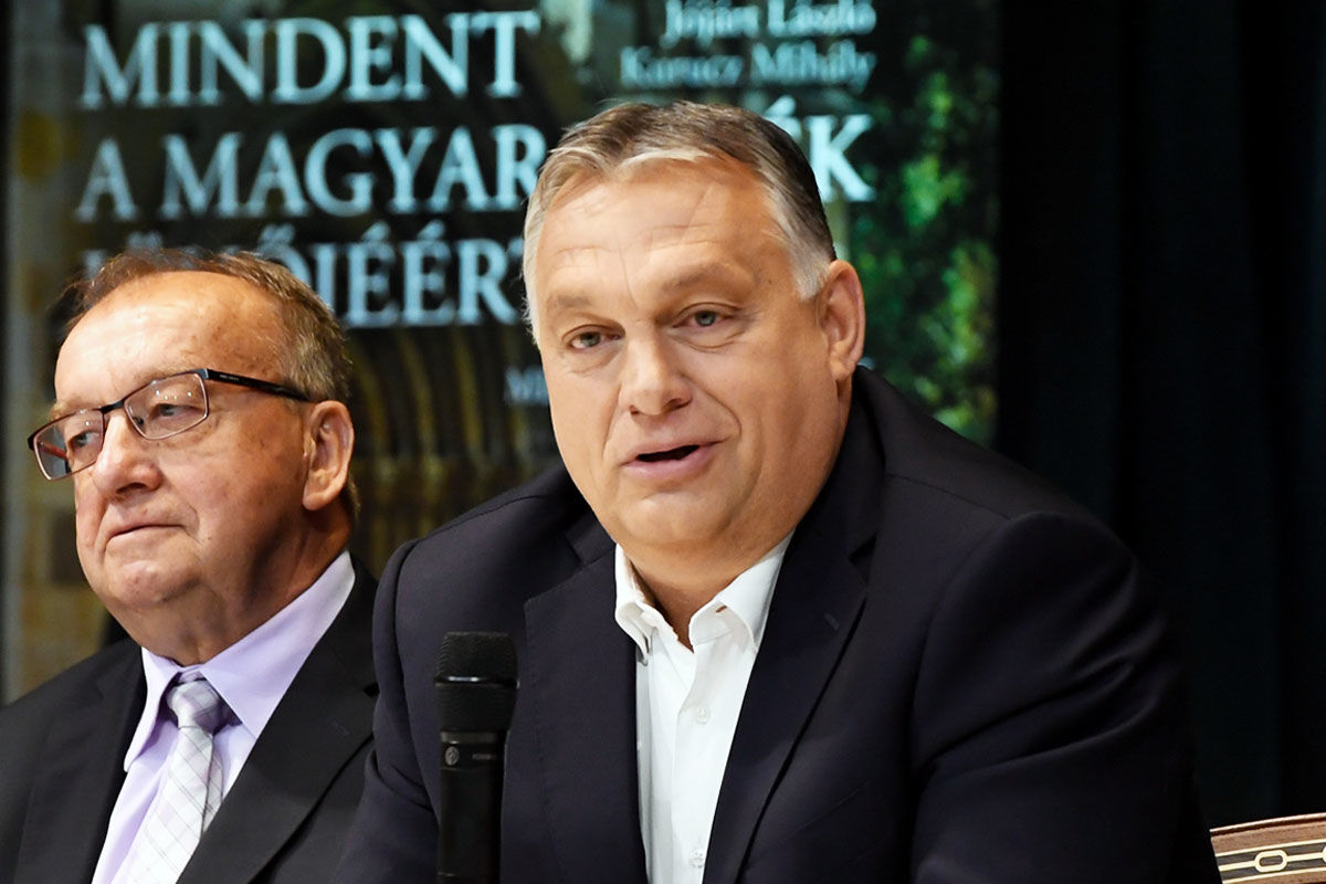 Orbán Viktor a Mindent a magyar vidék jövőjéért című könyv bemutatóján a Karmelita kolostorban 2020. július 9-én.