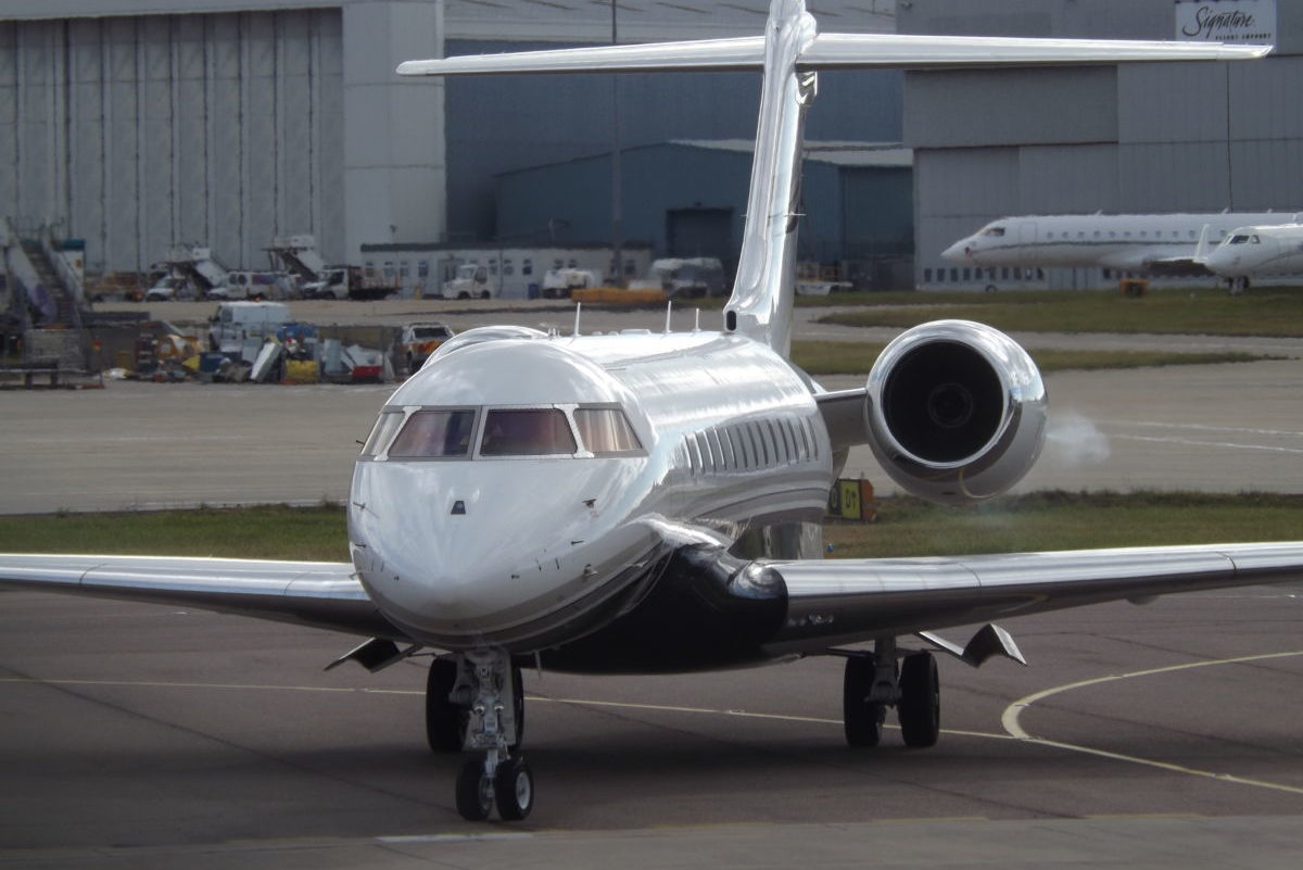 Bombardier Global 6000-BD-700.