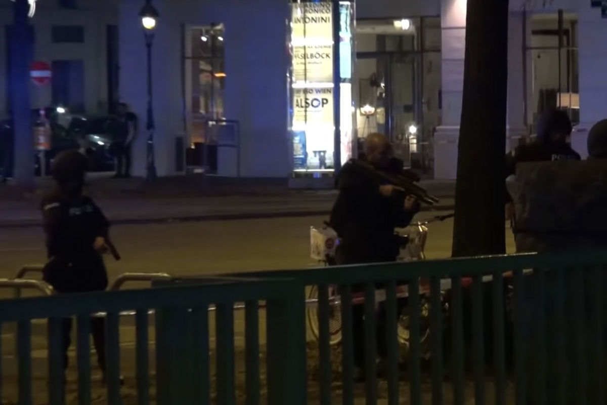 Terrortámadás Bécsben: halottak, meglőttek egy rendőrt is
