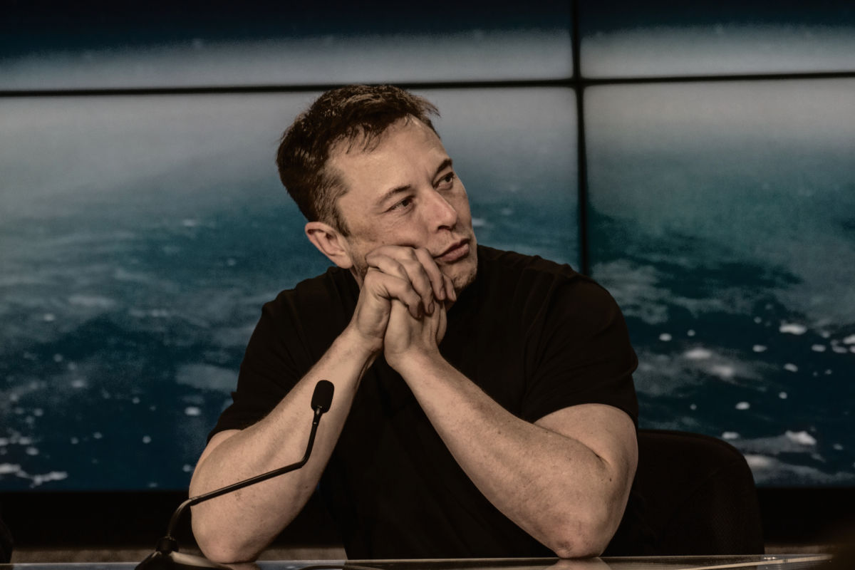 Elon Musk dél-afrikai származású amerikai mérnök, vállalkozó és multimilliárdos újító, a világ leggazdagabb embere.