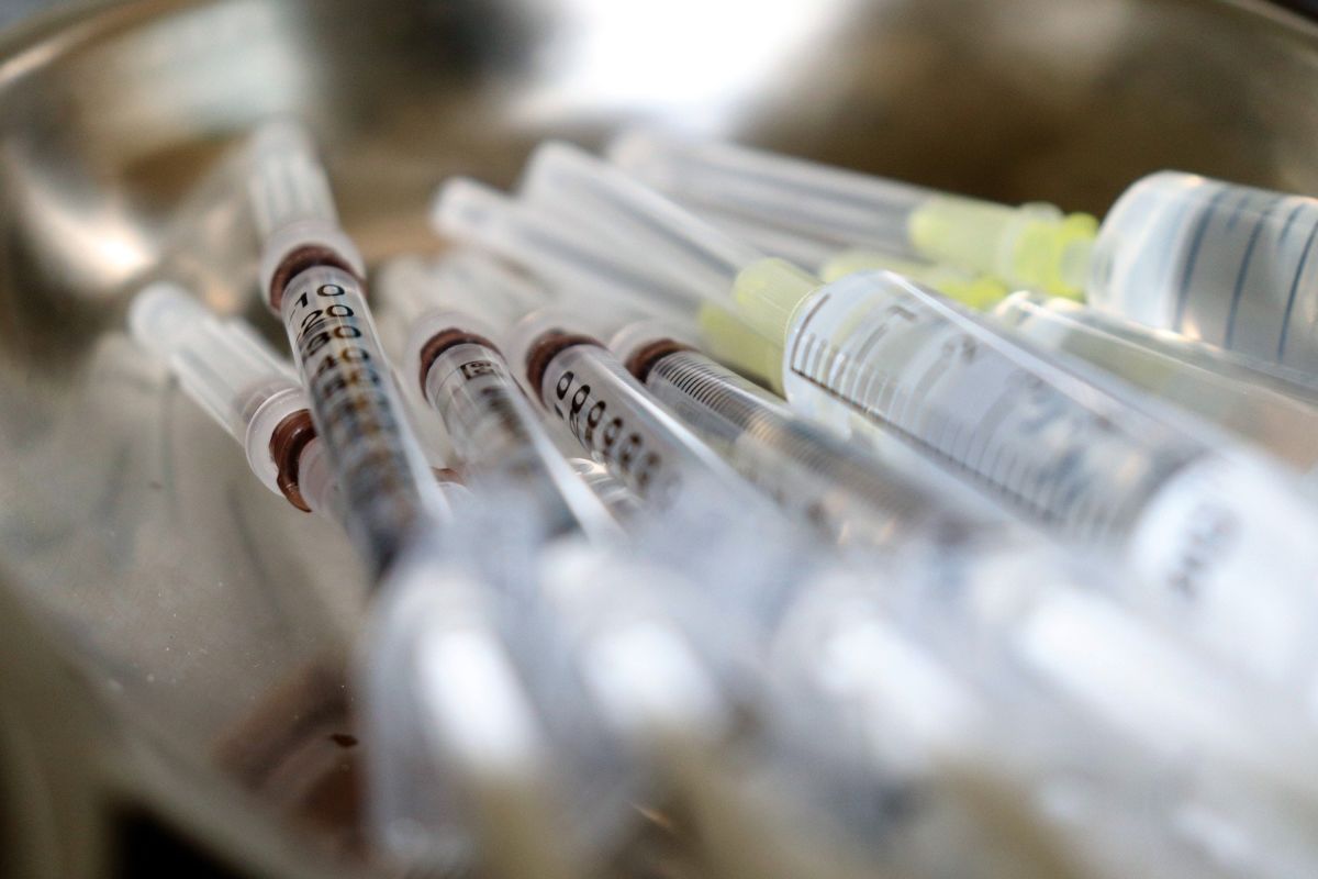 Felmérés: a magyarok majdnem fele nem oltatná be magát a koronavírus ellen