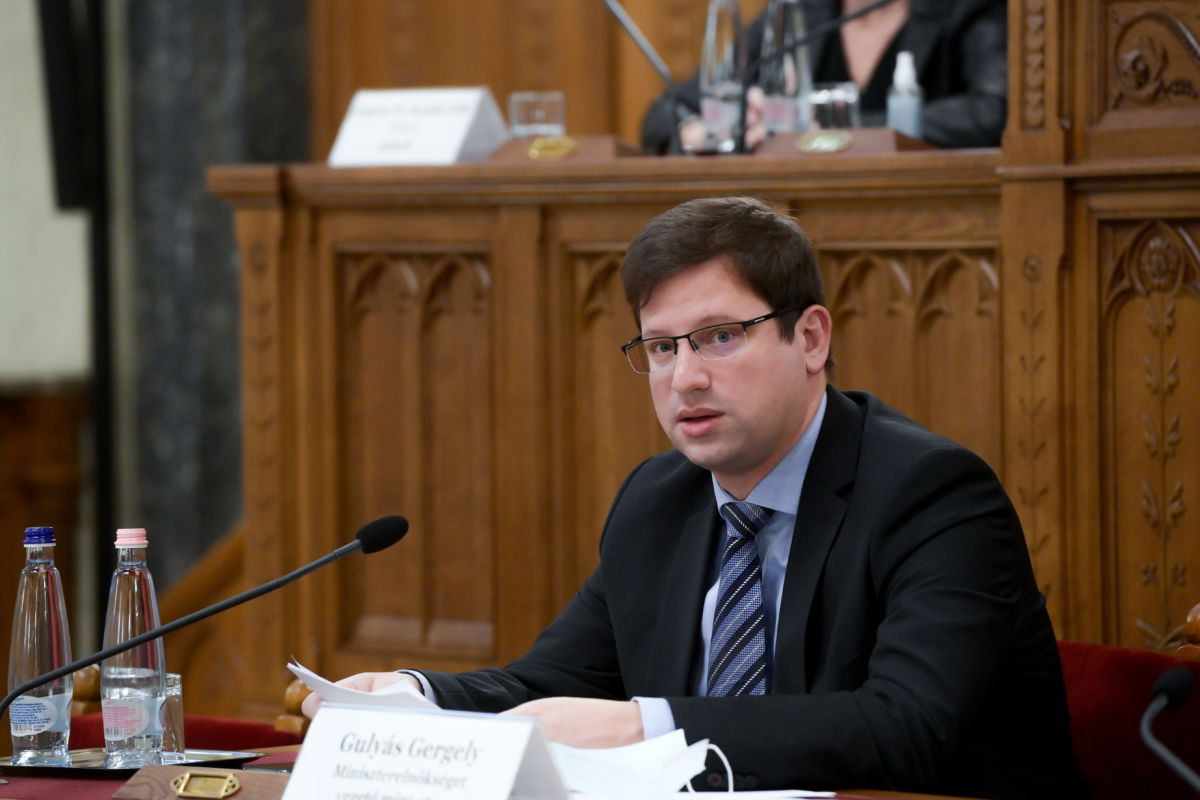 Gulyás Gergely, a Miniszterelnökséget vezető miniszter éves meghallgatásán az Országgyűlés igazságügyi bizottságának ülésén az Országház Delegációs termében 2020. december 1-jén.