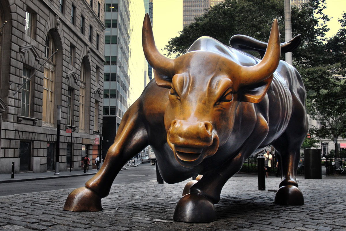 A Charging Bull, azaz a Támadó bika, vagy más néven, „a Wall Street bikája” szobor New Yorkban, a Bowling Green Park mellett.