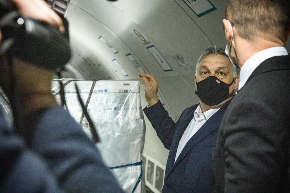Orbán bejelentette, hogy meghozatta az újabb adag vakcinát