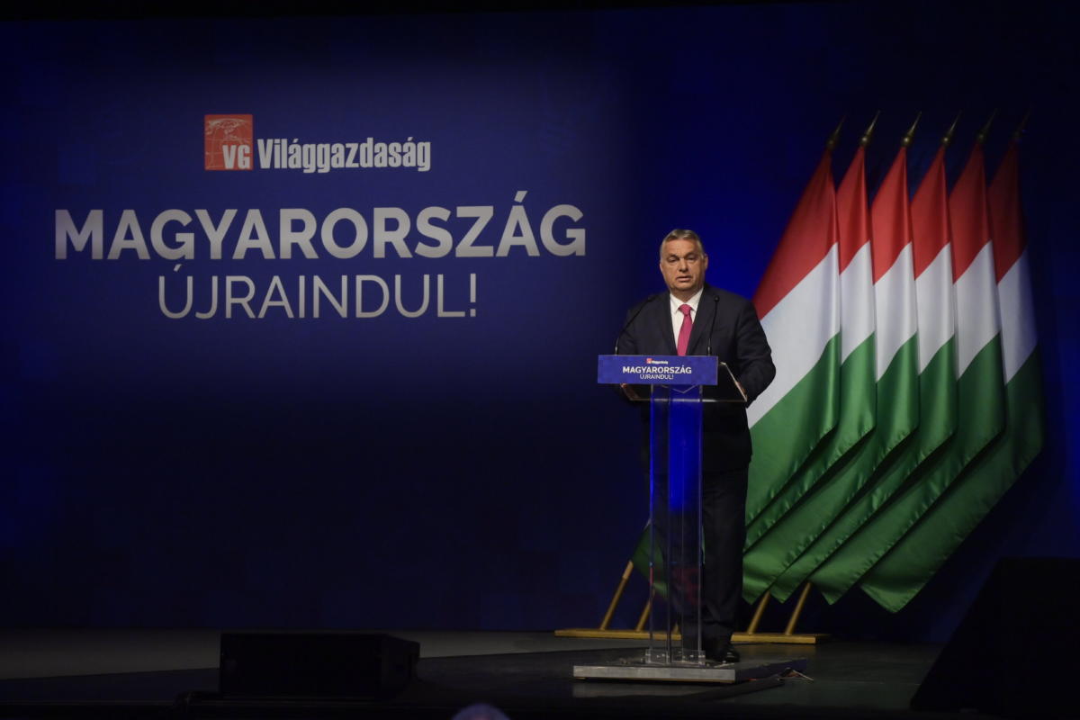 Orbán Viktor miniszterelnök beszédet mond a Világgazdaság üzleti napilap Magyarország újraindításáról szervezett konferenciáján a Budapest Kongresszusi Központ 2021. június 9-én.