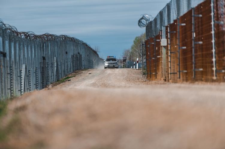 „Önkéntest határvédők” raboltak ki migránsokat Csongrádban