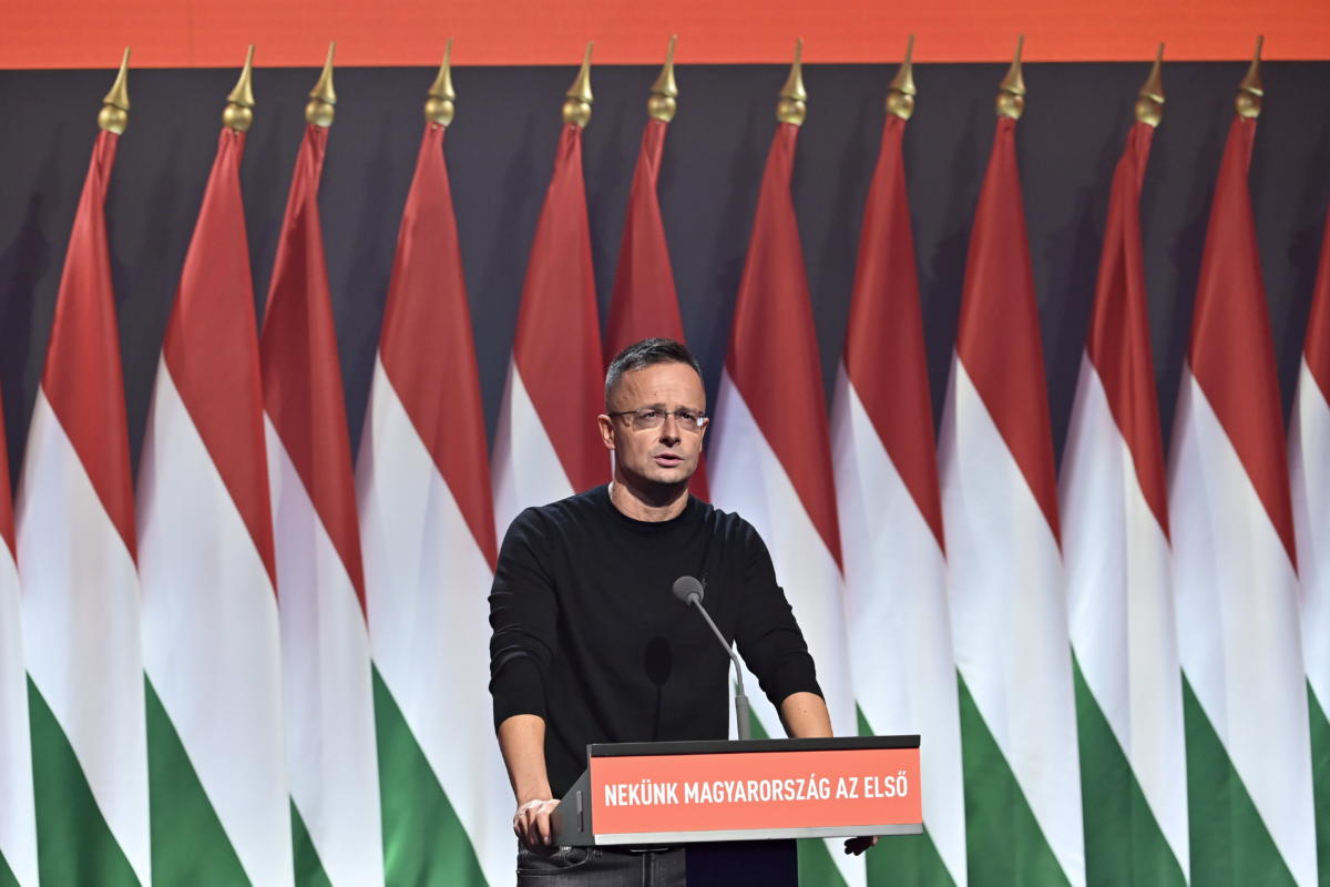 Szijjártó Péter külgazdasági és külügyminiszter beszédet mond a Fidesz 29. tisztújító kongresszusán Budapesten, a Hungexpón 2021. november 14-én.