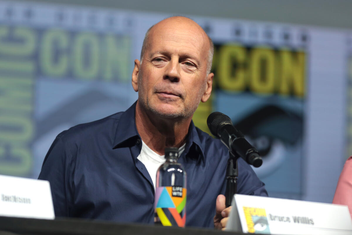 Bruce Willis, Golden Globe-díjas és Emmy-díjas német-amerikai színész és énekes.