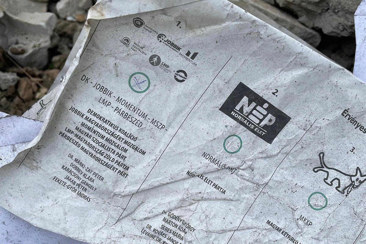 Elképesztő indoklással tagadta meg az NVB az Erdélyben talált felgyújtott szavazólapok vizsgálatát