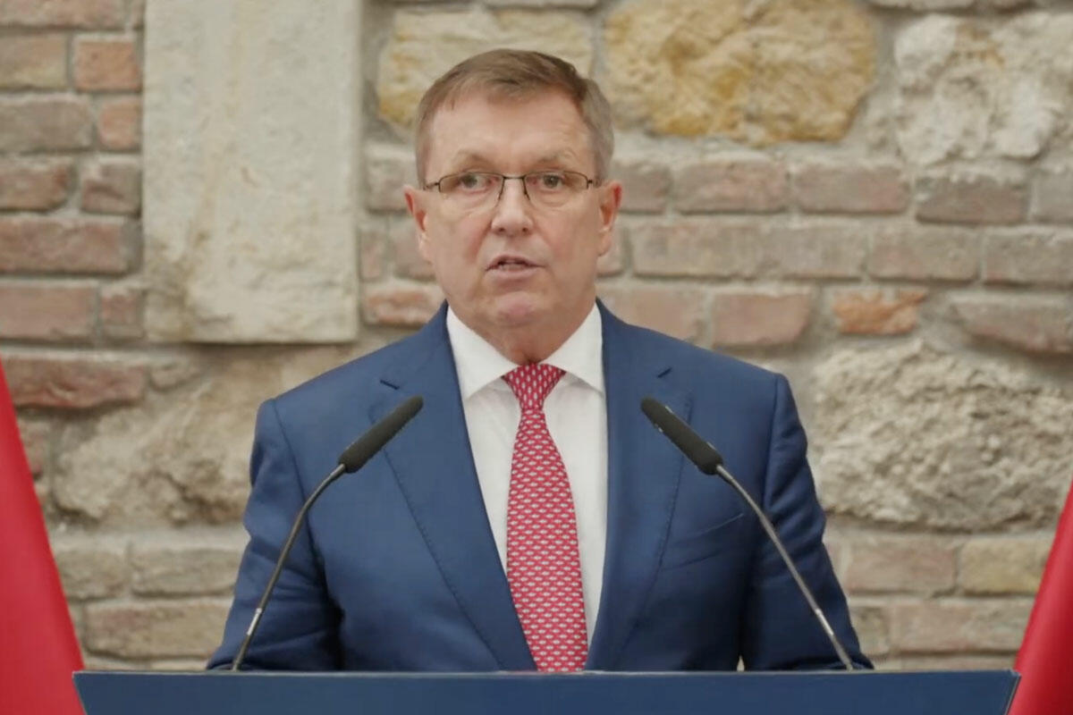 Matolcsy György jegybankelnök az MNB 2022. április 26-i sajtótájékoztatóján.