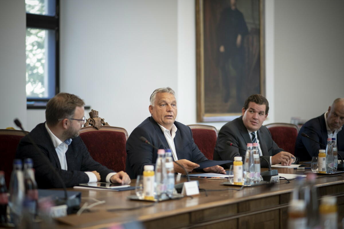 Orbán Viktor miniszterelnök (k) az őszi politikai időszak első kormányülését tartja a Karmelita kolostorban 2022. szeptember 2-án.