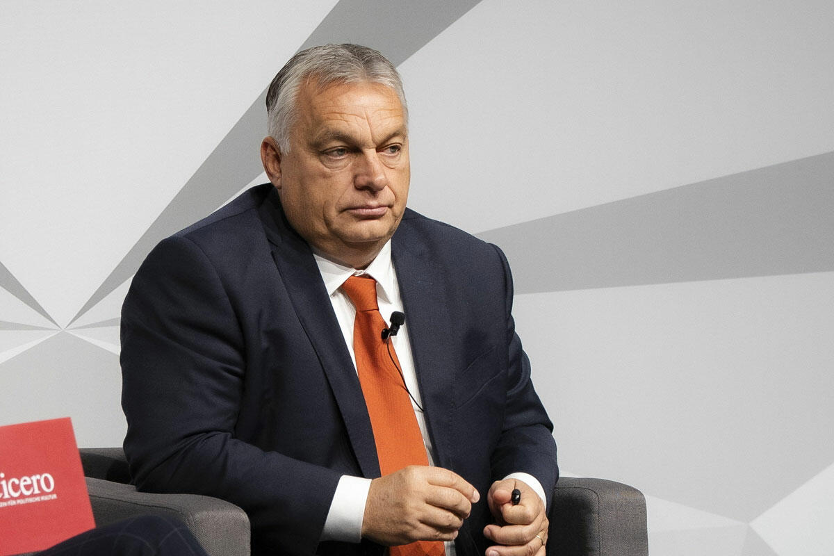 Orbán Viktor miniszterelnök pódiumbeszélgetésen vesz részt Berlinben 2022. október 11-én.