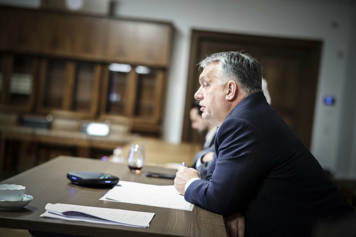 Orbán Viktor miniszterelnök, a Kereszténydemokrata Internacionálé (CDI) alelnöke videókonferencia keretében részt vesz a jobboldali világszervezet Panamavárosban zajló vezetőségi ülésén, a Karmelita kolostorban 2022. november 26-án.