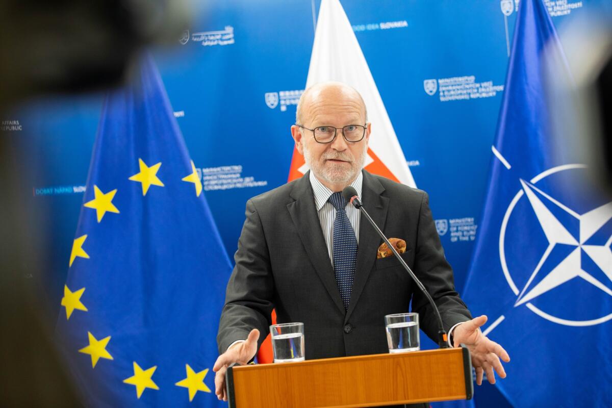 Rastislav Káčer, Szlovákia külügyminisztere és Európa-ügyi minisztere.