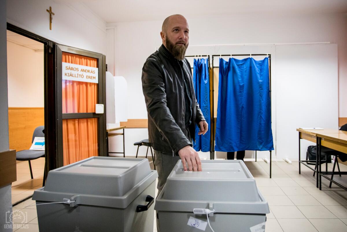 Budai Lóránt (Közösen Jászberényért Egyesület) leadja voksát a jászberényi időközi választáson 2023. január 15-én.