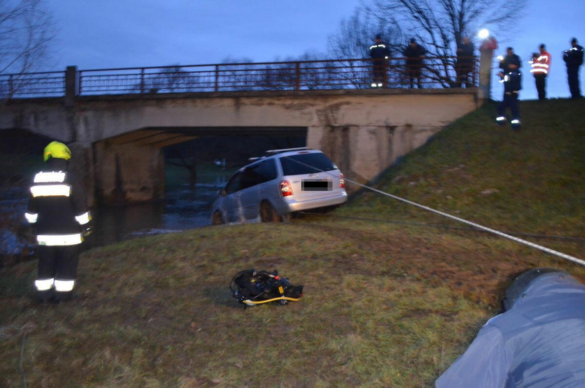Belehajtott a Túr folyóba egy autós, ma találták meg a járművet és benne a vezető holttestét