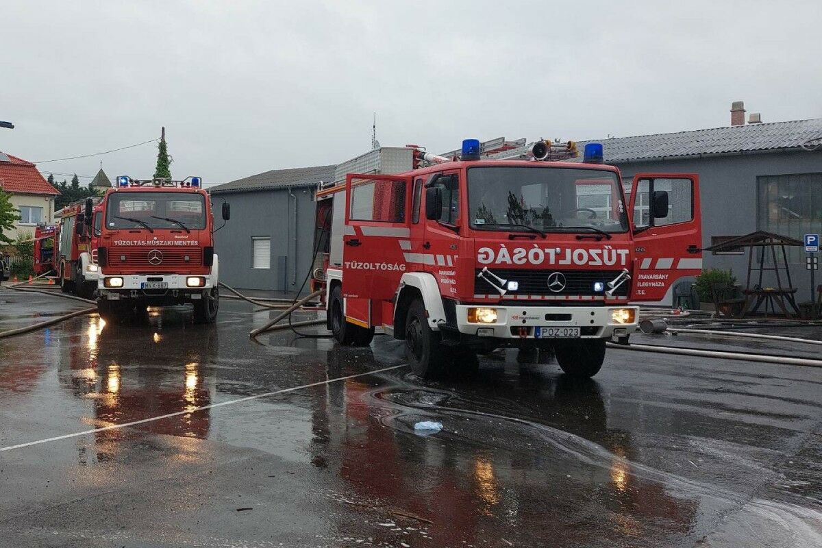 Leégett egy autószerelő műhely Dunavarsányban