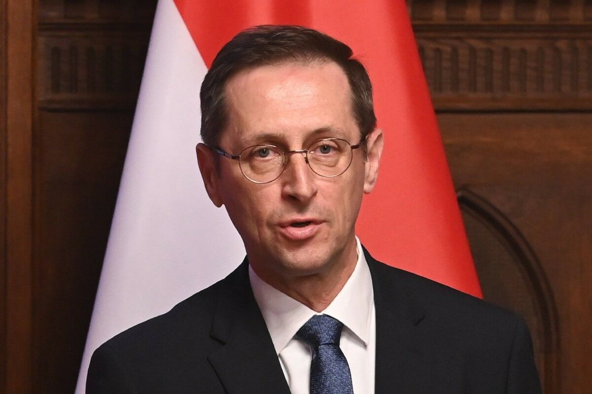 Varga Mihály pénzügyminiszter a 2024-es költségvetési törvényjavaslatról és annak tárgyalási rendjéről tartott sajtótájékoztatón az Országházban 2023. május 30-án.