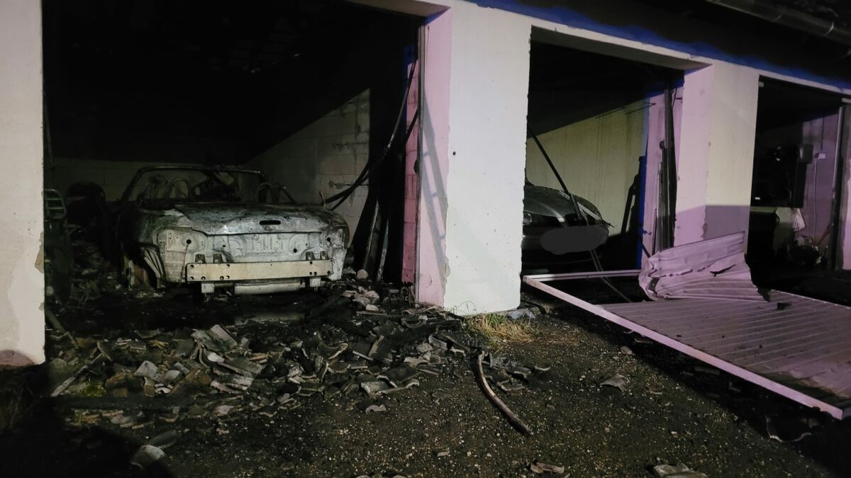 Leégett egy garázssor nyolc garázsa Szigetszentmiklóson