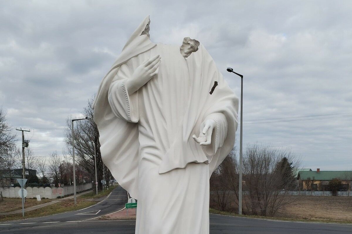 Megrongálták a dunavecsei Mária-szobrot