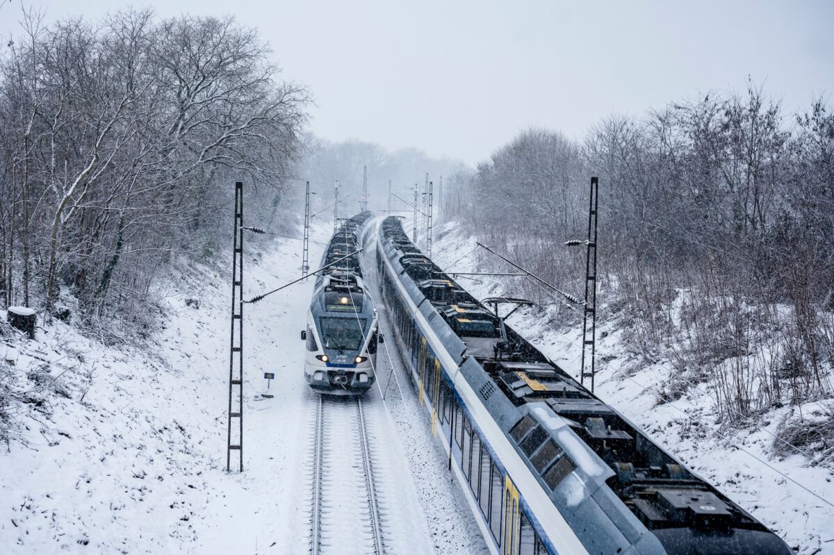 Máris elesett a felújított győri vasúti fővonal: most a havazás miatt késnek a vonatok