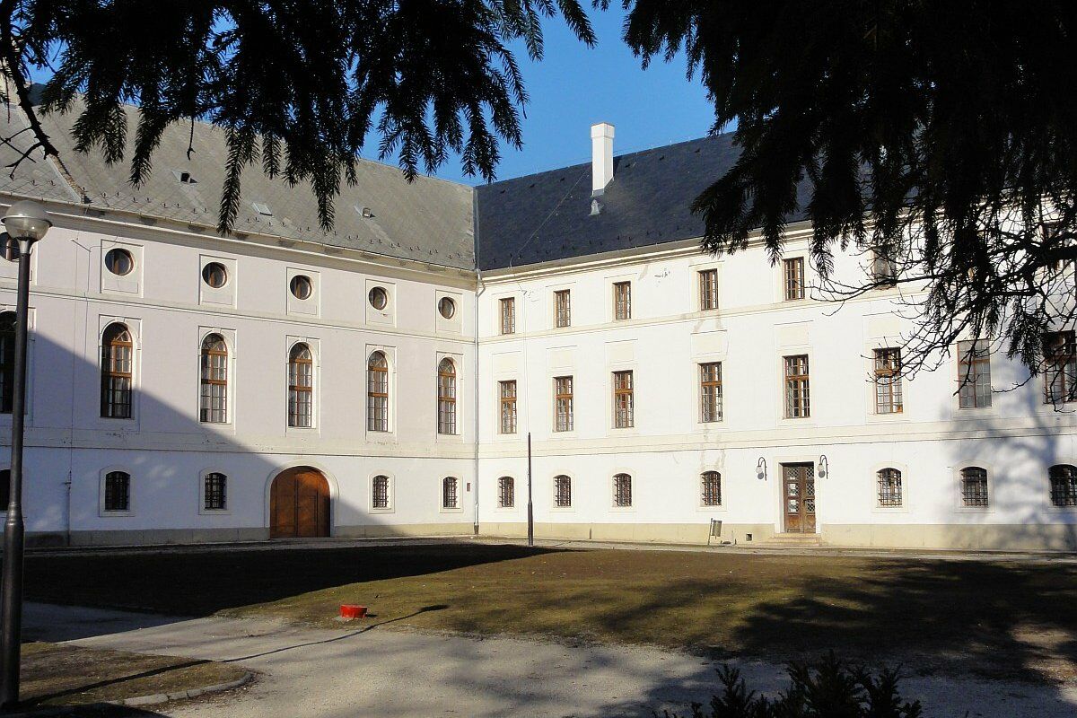 A bicskei Batthyány-kastély, a Kossuth Zsuzsa gyermekotthon épülete.