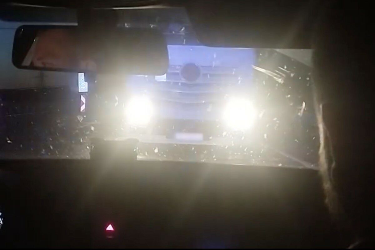 Hajmeresztő: forgalommal szemben hajtott egy kamionos az M30-ason
