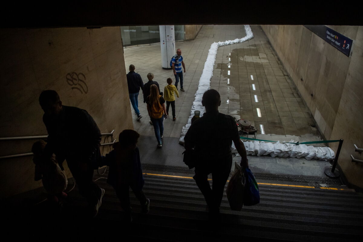 Egyre nagyobb a baj Budapesten, nem áll meg a metró a Batthyány téren