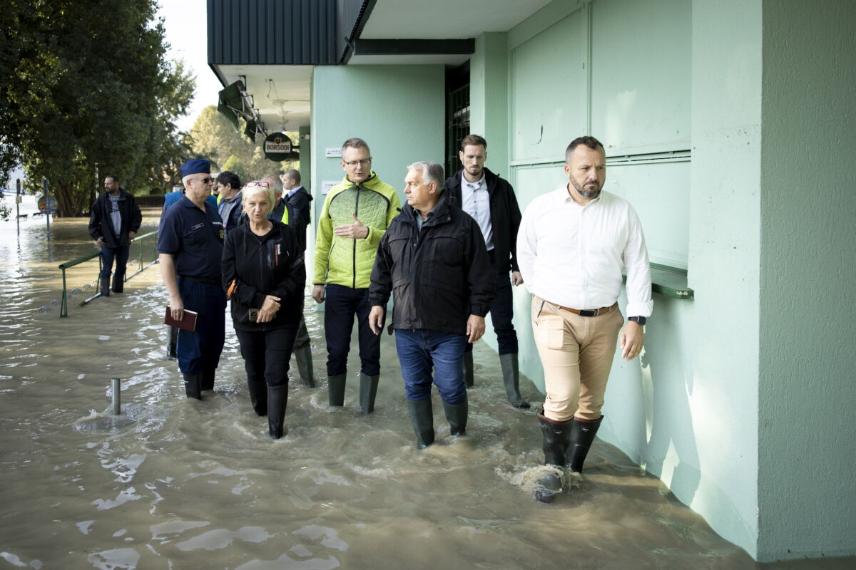 ORBÁN Viktor; RÉTVÁRI Bence