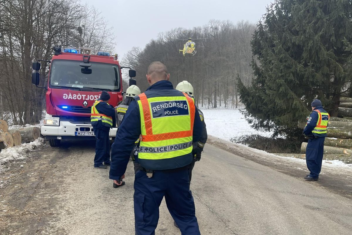 Vezetékbe akadt a munkagépe, áramütés miatt meghalt egy férfi