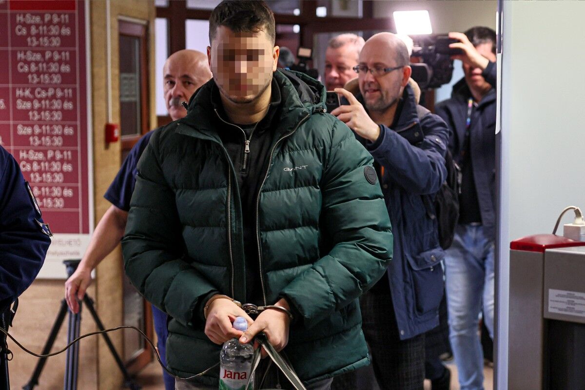 gyori-gazolo-aston-martin