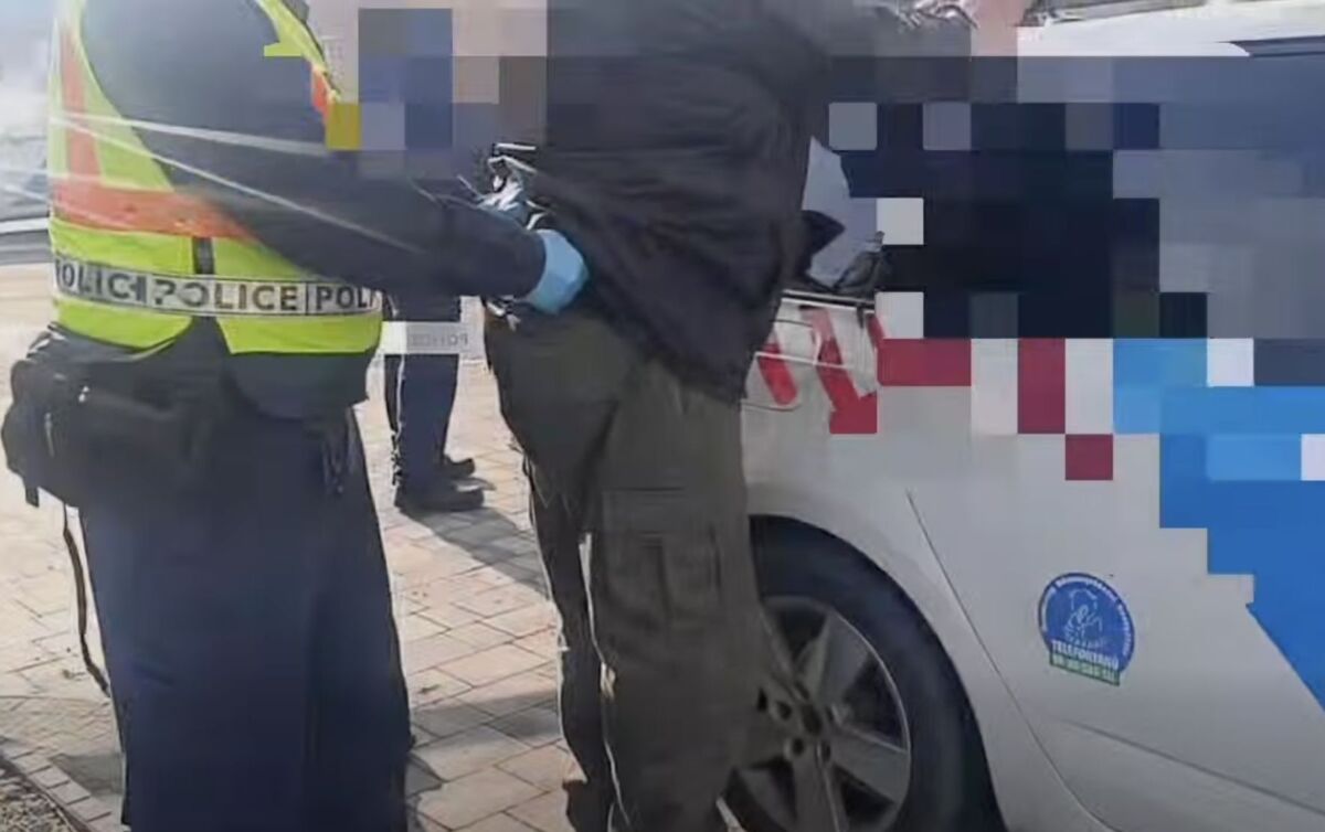 A nagyteveli lövöldöző elfogása a rendőrség videóján.