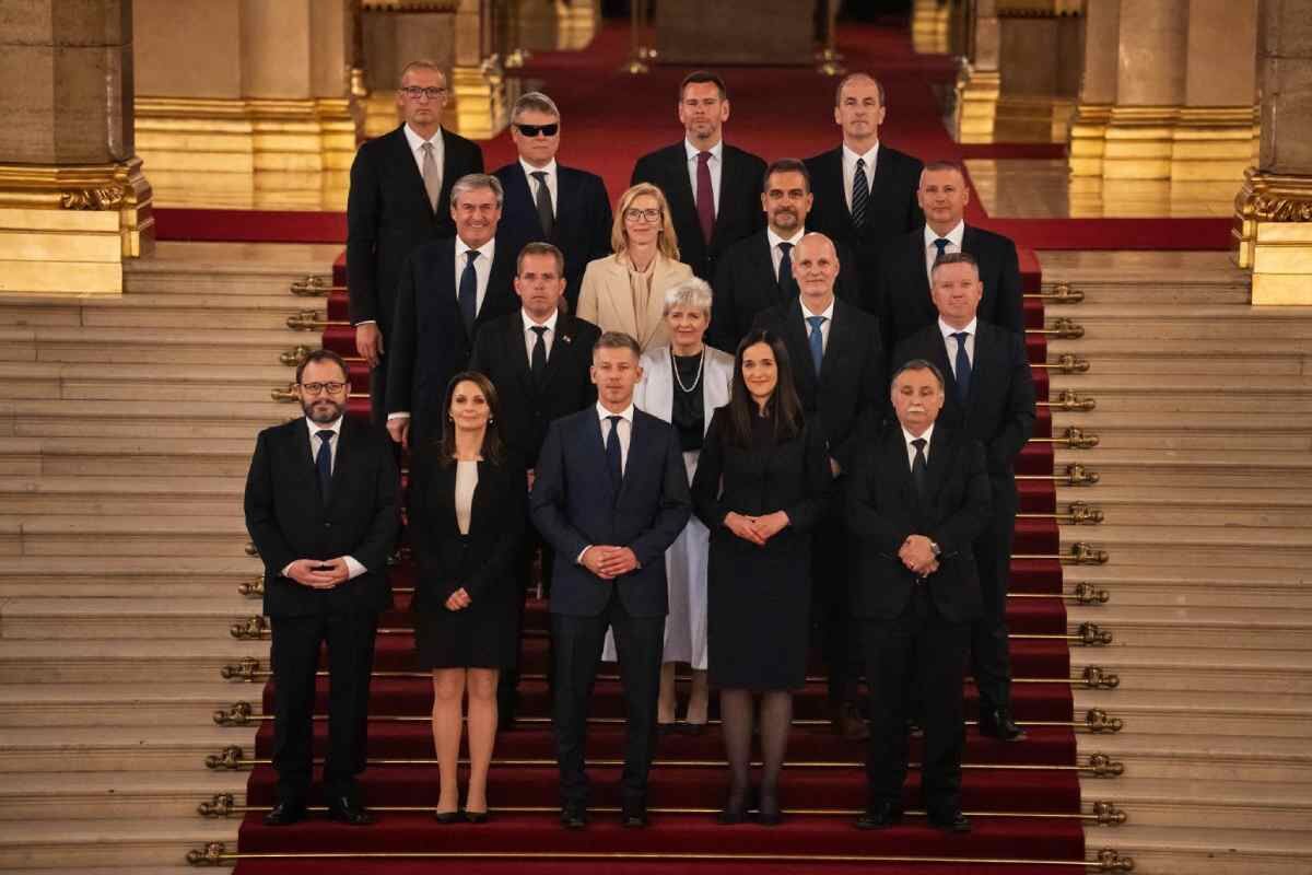 Indul az első kormányülés, Magyar Péter nem költözik be Orbán „luxuskolostorába”