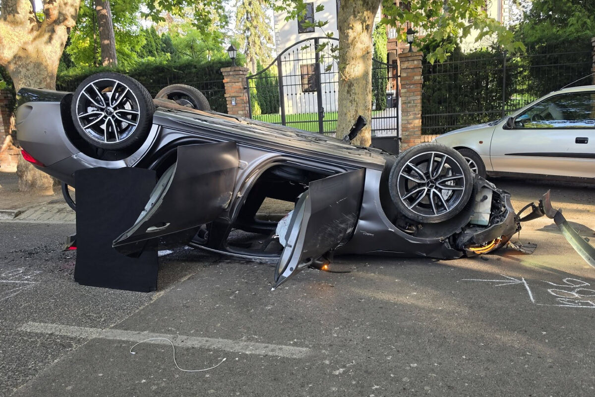 A 18 éves gázoló felborult luxus Mercedes-AMG-je.