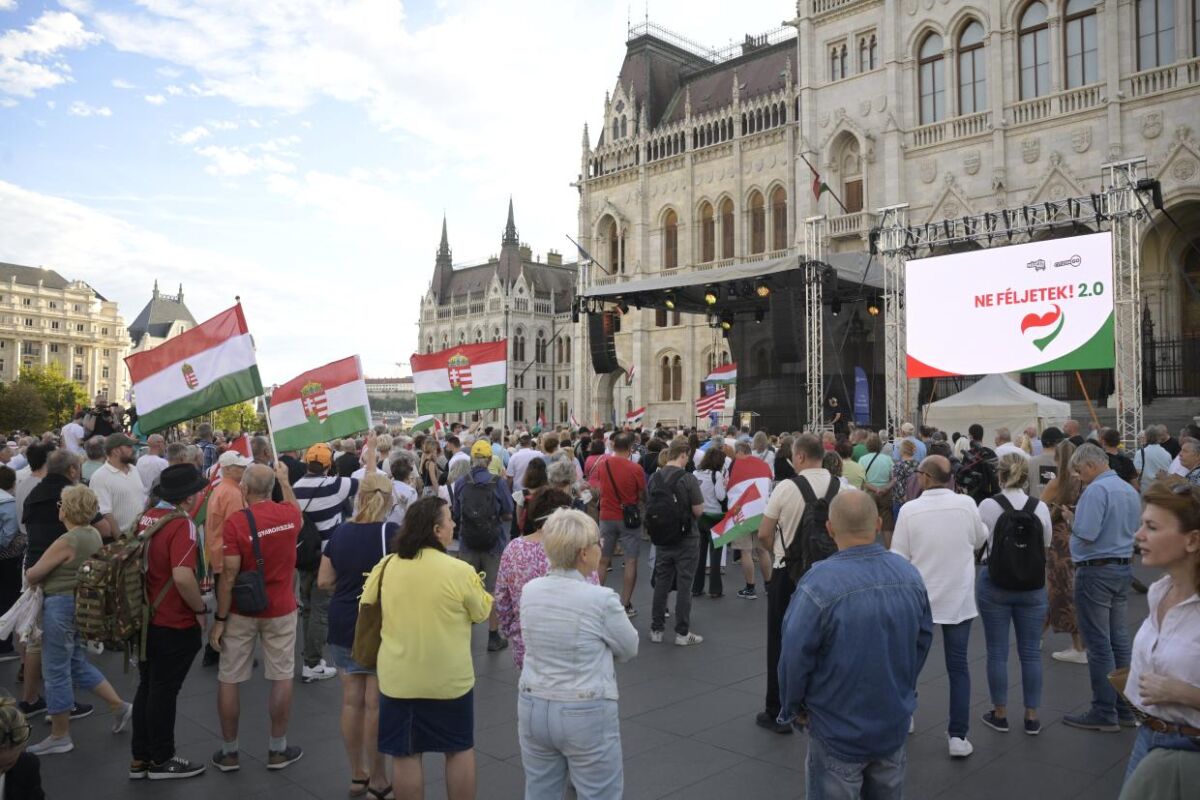 A Ne féljetek! 2.0 címmel tartott fideszes tüntetés Budapesten a Kossuth téren 2026. szeptember 5-én.